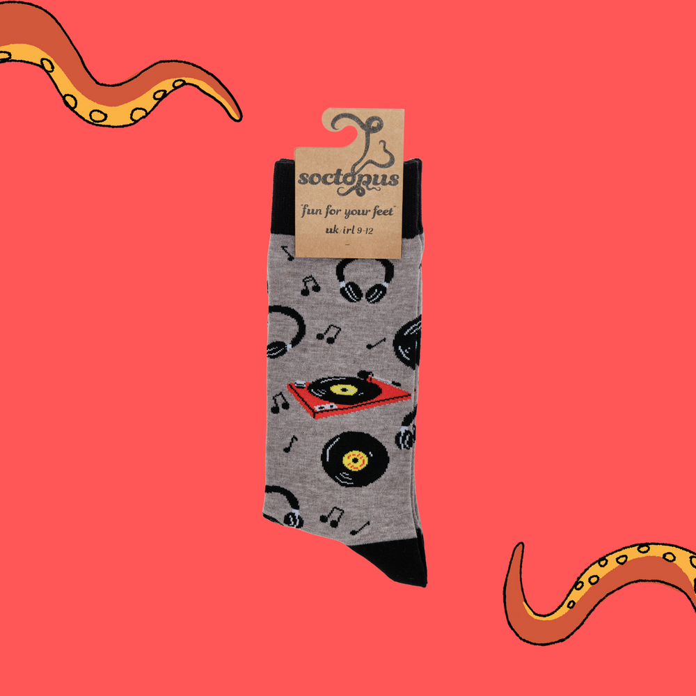 
                  
                    A pair of socks vinyl records and record players. Grey legs, black cuff, heel and toe. In Soctopus Packaging.
                  
                