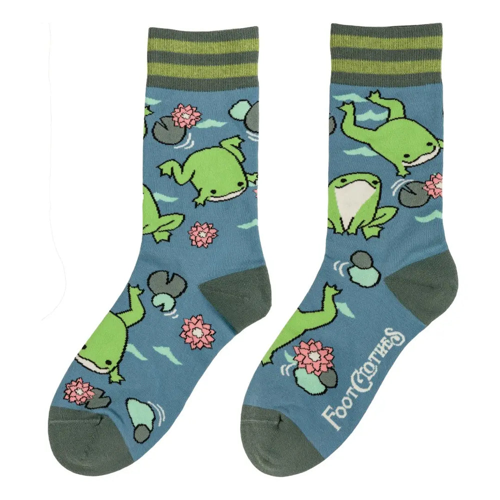 
                      
                        A pair of socks featuring cute hoppy socks. Blue legs, green, heel, toe and cuff. 
                      
                    