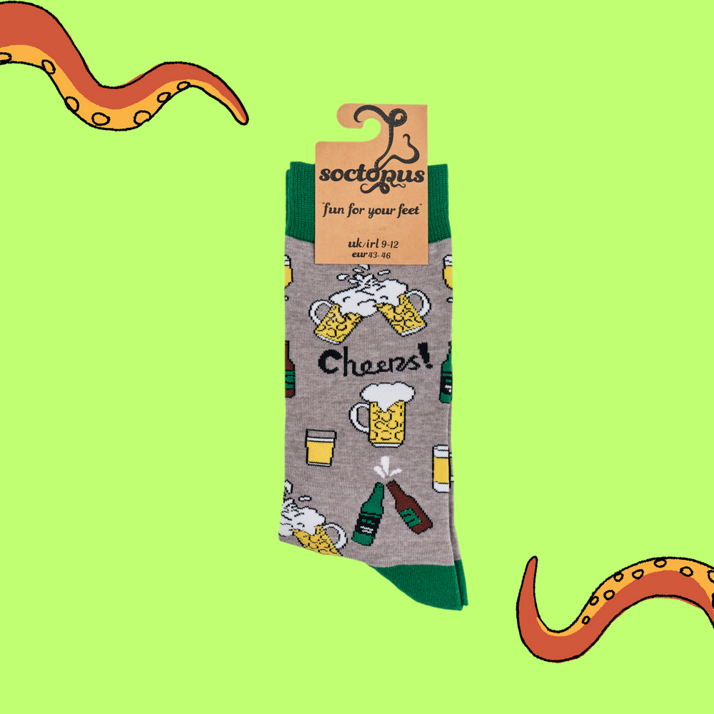 
                  
                    A pair of socks depicting pints and bottles of beer. Grey legs, green cuff, heel and toe. In Soctopus Packaging.
                  
                