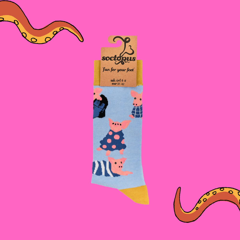 
                      
                        A pair of socks depicting Pigs wrapped up in cosy blankets. Blue legs, yellow cuff, heel and toe. In Soctopus Packaging.
                      
                    