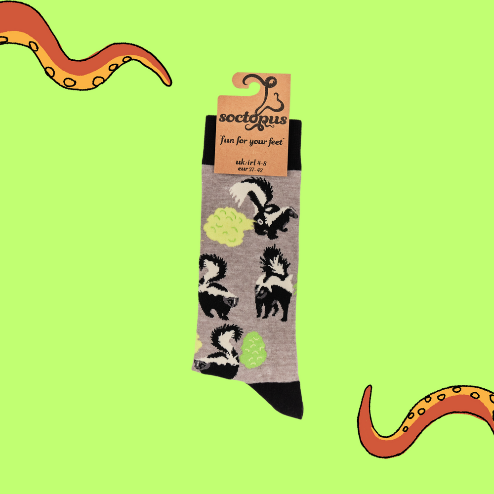 
                      
                        A pair of socks depicting stinky skunks. Grey legs, black cuff, heel and toe. In Soctopus Packaging.
                      
                    