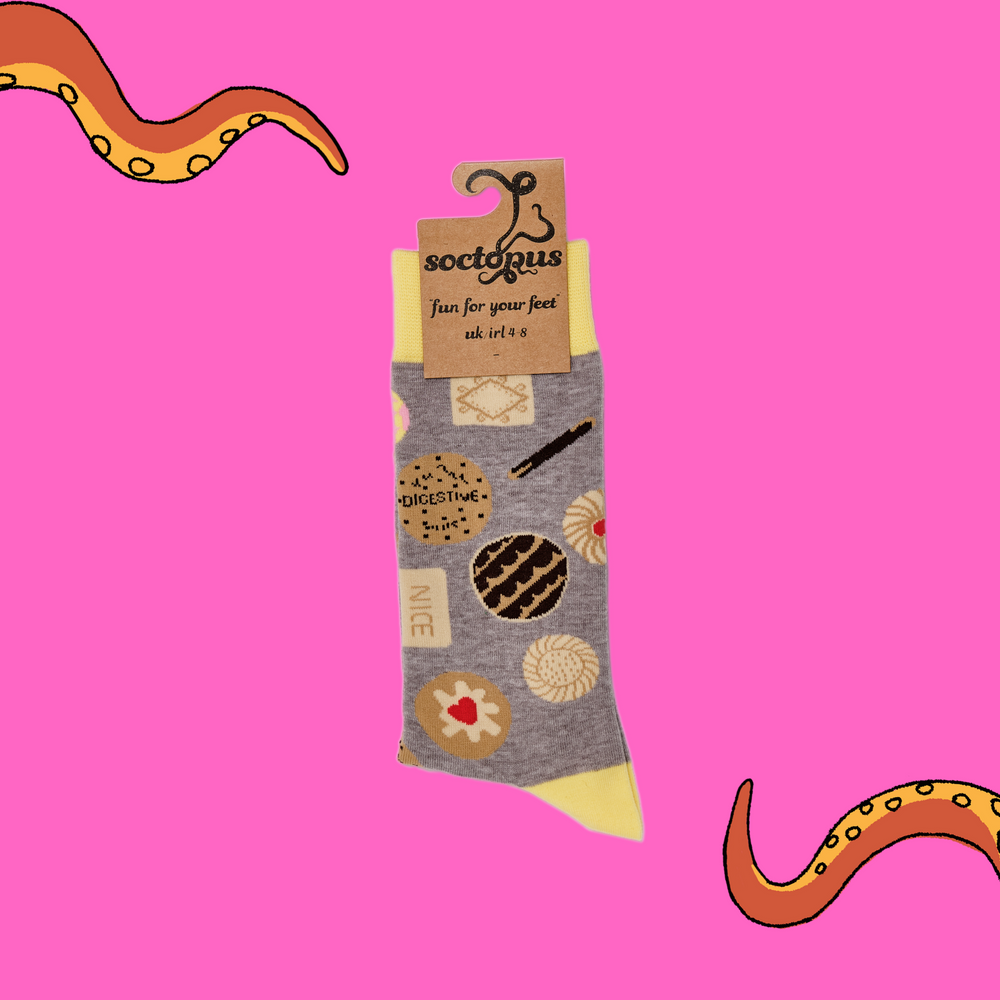 
                      
                        A pair of socks depicting retro and classic British biscuits. Grey legs, yellow cuff, heel and toe. In Soctopus Packaging.
                      
                    