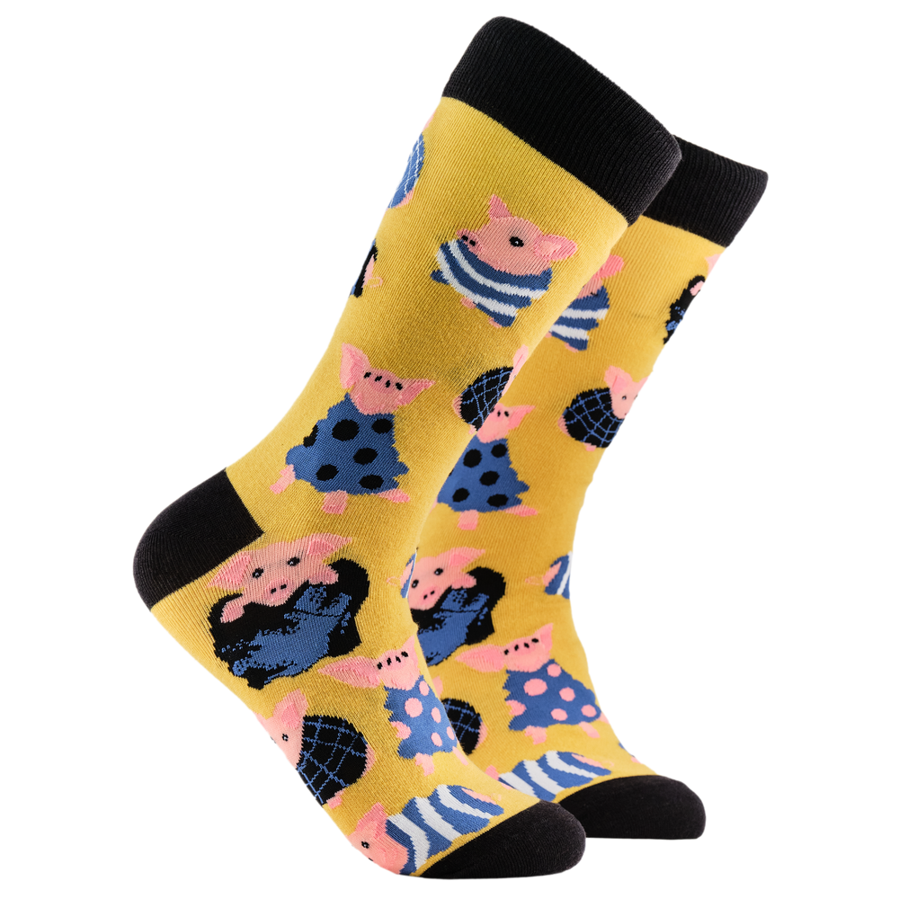 
                      
                        A pair of socks depicting Pigs wrapped up in cosy blankets. Yellow legs, black cuff, heel and toe.
                      
                    