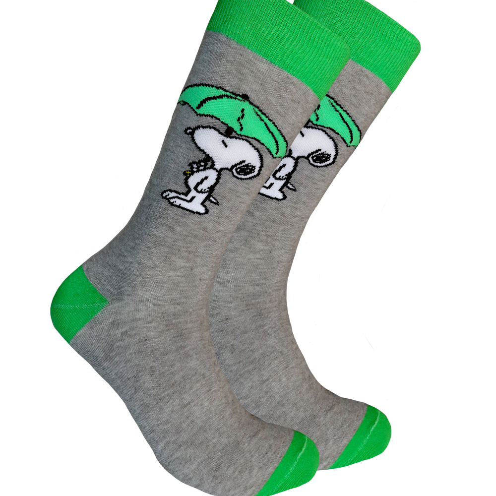 Peanuts Socks - Snoopy Umbrella. A pair of socks depicting snoopy with an umbrella. Grey legs, green cuff, heel and toe.